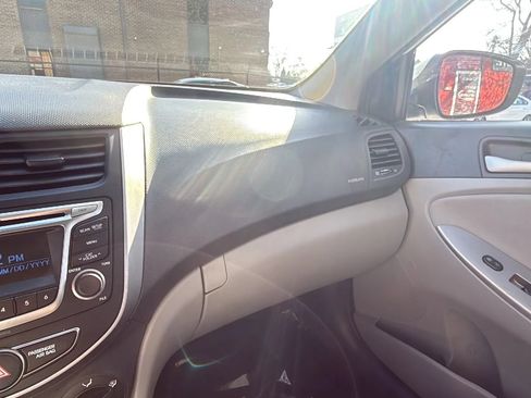 Used 2015 Hyundai Accent GLS image 32