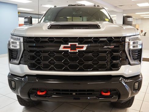 Used 2024 Chevrolet Silverado 2500 ZR2 w/ Technology Package AWD/4WD image 15