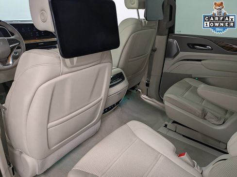 Used 2022 Cadillac Escalade Premium Luxury Platinum w/ Heavy-Duty Trailer Package AWD/4WD image 22