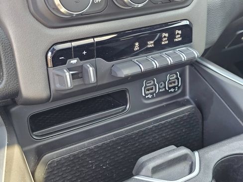 Used 2022 RAM 1500 Big Horn AWD/4WD image 35