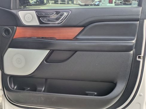 Used 2018 Lincoln Navigator Reserve w/ Technology Package image 32