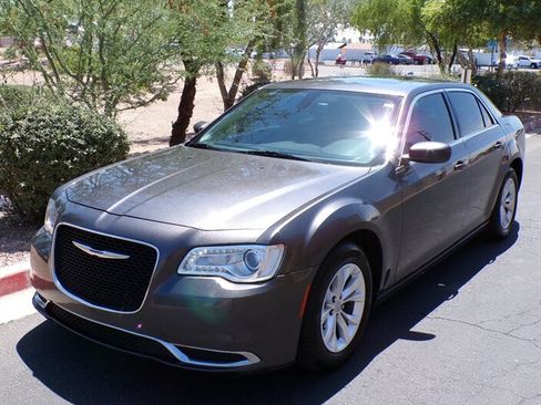 Used 2015 Chrysler 300 Limited RWD image 3