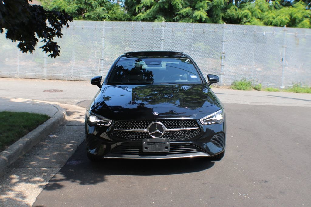 Used 2025 Mercedes-Benz CLA 250 image 3