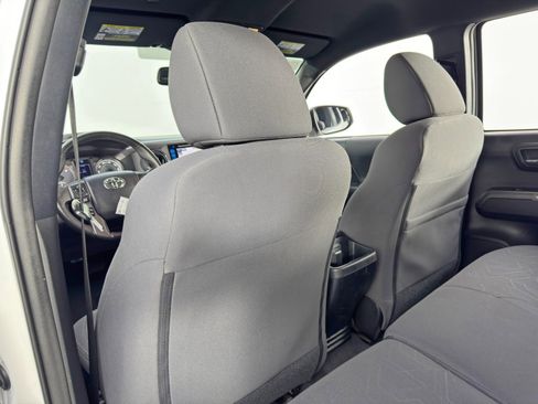 Used 2019 Toyota Tacoma TRD Sport image 29