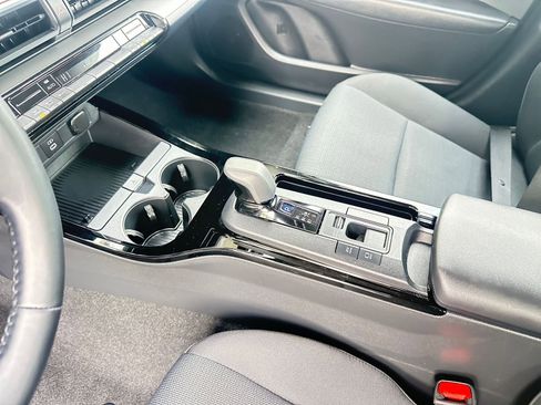 Used 2025 Toyota Prius LE image 41