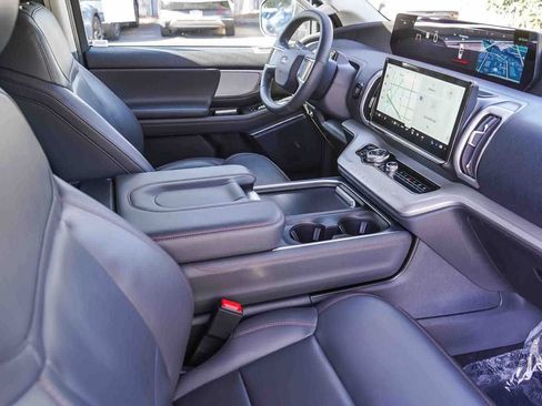 Used 2025 Ford Expedition Max Active RWD image 17