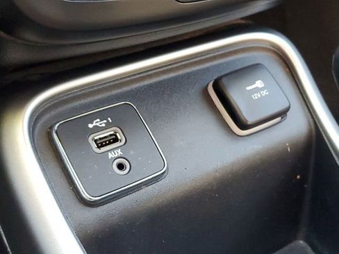 Used 2021 Jeep Compass Latitude FWD image 17