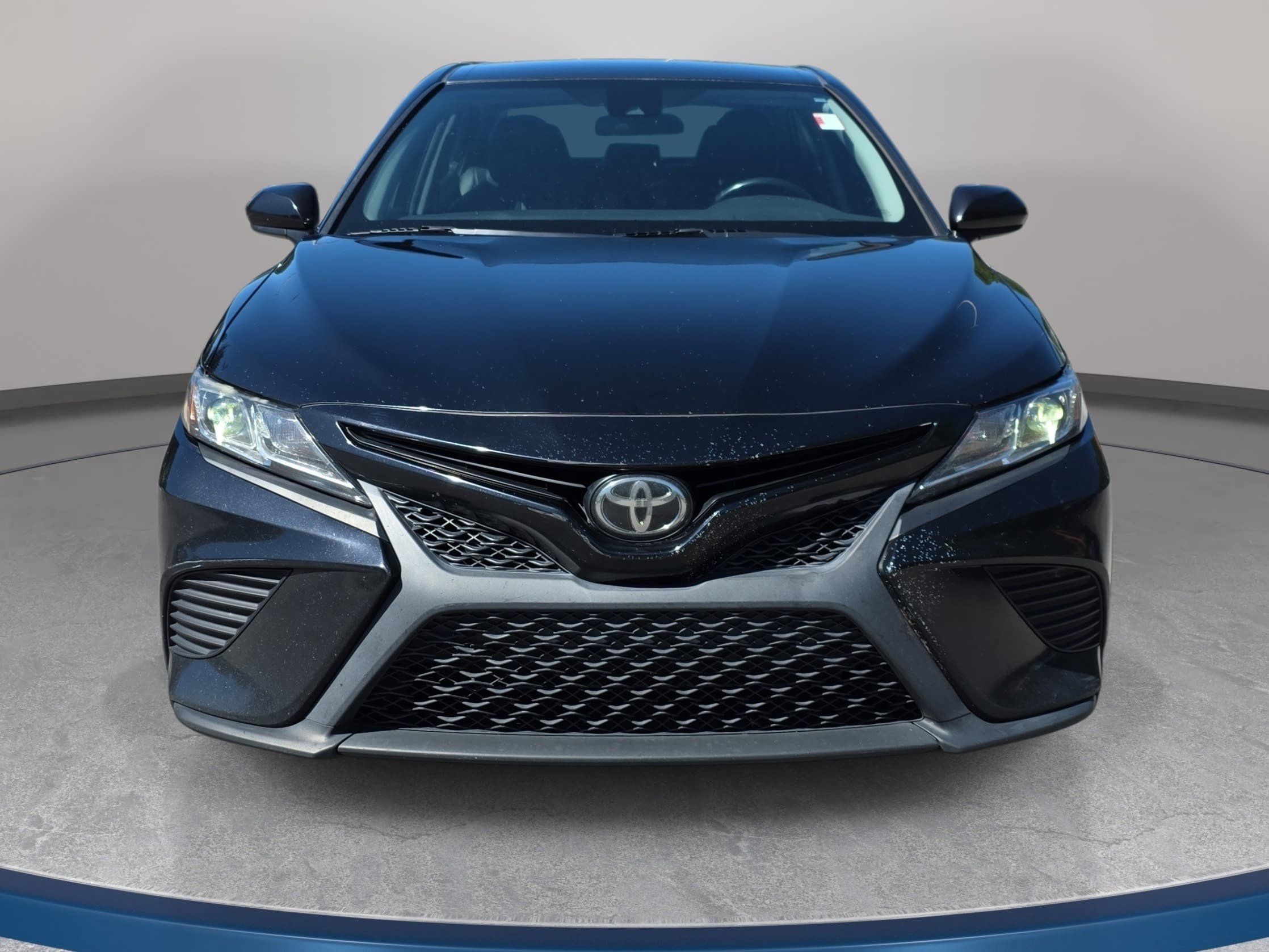 Used 2019 Toyota Camry SE FWD image 2