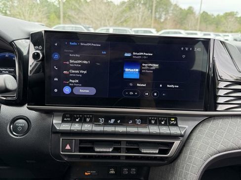 Used 2025 Toyota Camry XLE image 19