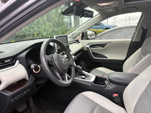 Used 2022 Toyota RAV4 Limited AWD/4WD image 9