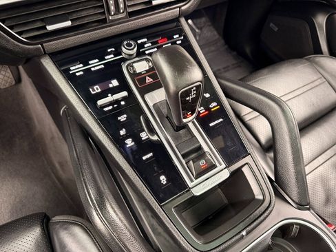 Used 2020 Porsche Cayenne image 22