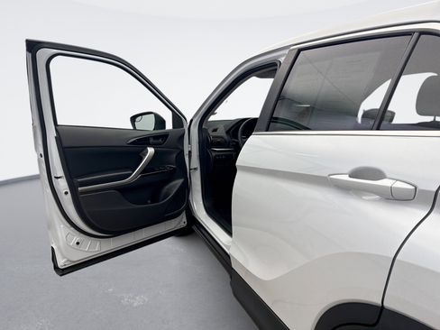 Used 2023 Mitsubishi Eclipse Cross LE image 9