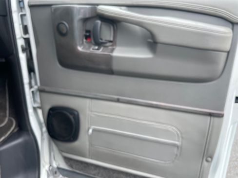 Used 2012 Chevrolet Express 2500 LT RWD image 17