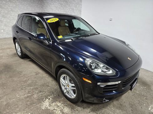 Used 2018 Porsche Cayenne Base image 64