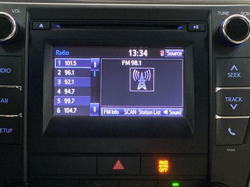 Used 2016 Toyota Camry LE FWD image 14