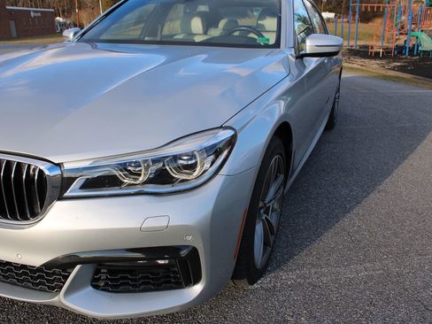 Used 2018 BMW 750i xDrive image 39