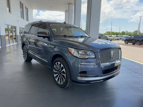 Used 2022 Lincoln Navigator Reserve AWD/4WD image 4