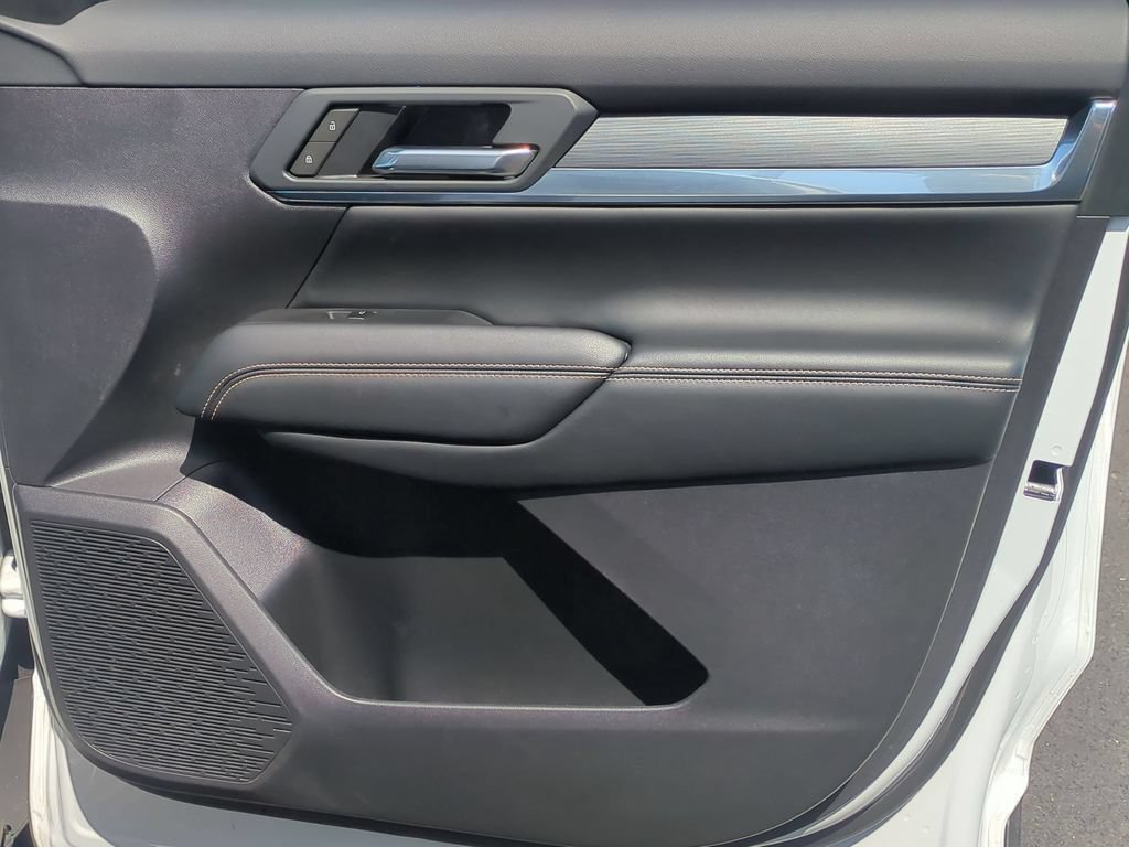 Used 2025 GMC Terrain Elevation AWD/4WD image 36