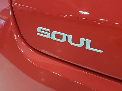 Certified 2025 Kia Soul LX w/ LX Technology Package FWD image 8