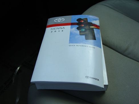 Used 2014 Toyota Sienna XLE image 37