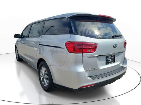 Used 2020 Kia Sedona L image 4