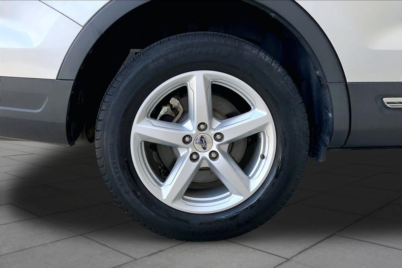 Used 2019 Ford Explorer XLT FWD image 11