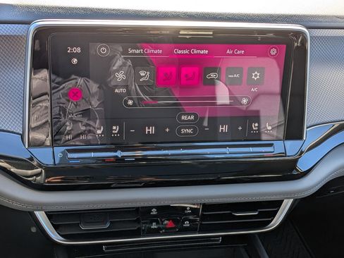 Used 2025 Volkswagen Atlas Peak Edition SE image 23