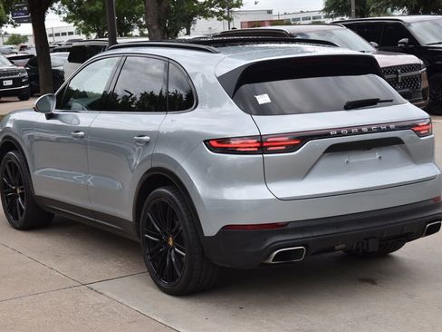 Used 2022 Porsche Cayenne AWD/4WD image 10
