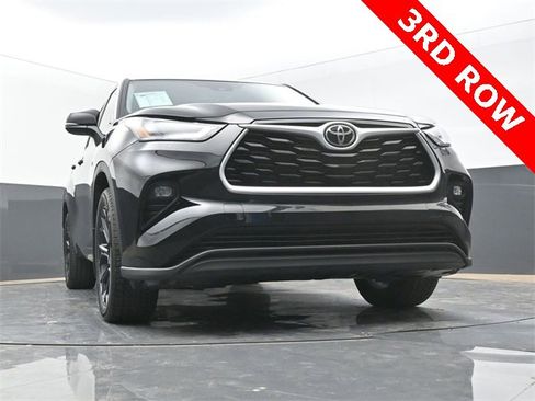 Used 2023 Toyota Highlander L image 50