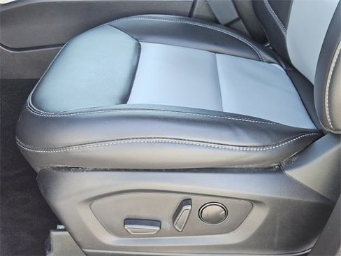 Used 2024 Ford Explorer XLT w/ Equipment Group 202A image 23