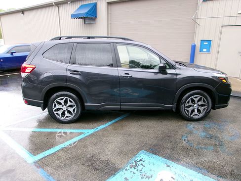 Used 2019 Subaru Forester Premium w/ All-Weather Package AWD/4WD image 6