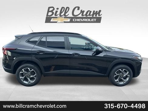 New 2026 Chevrolet Trax LT w/ LT Convenience Package FWD image 32