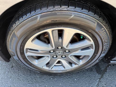 Used 2016 Honda Odyssey Touring Elite image 9