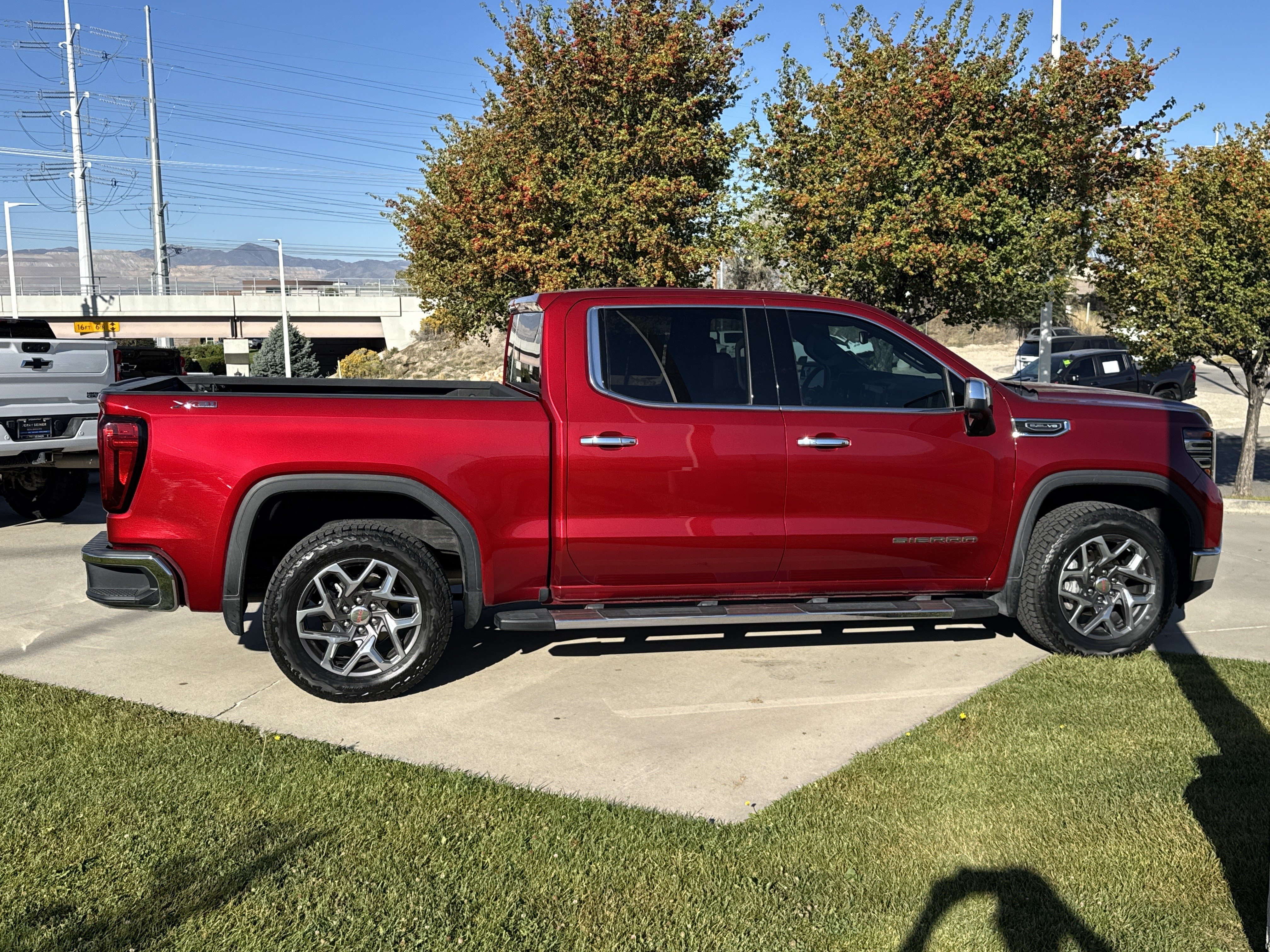 Used 2022 GMC Sierra 1500 SLT w/ SLT Convenience Package AWD/4WD image 6