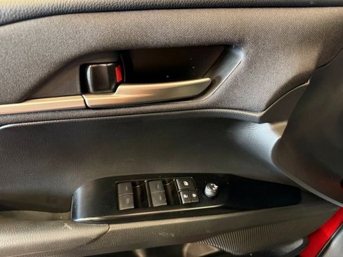 Used 2025 Toyota Camry LE w/ Convenience Package image 21