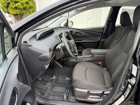 Used 2022 Toyota Prius LE image 16
