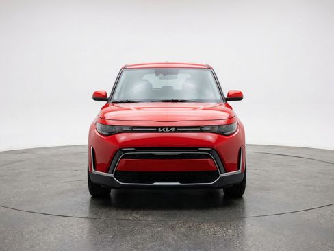 Used 2025 Kia Soul LX w/ LX Technology Package image 2