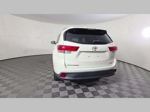 Used 2019 Toyota Highlander XLE FWD image 41