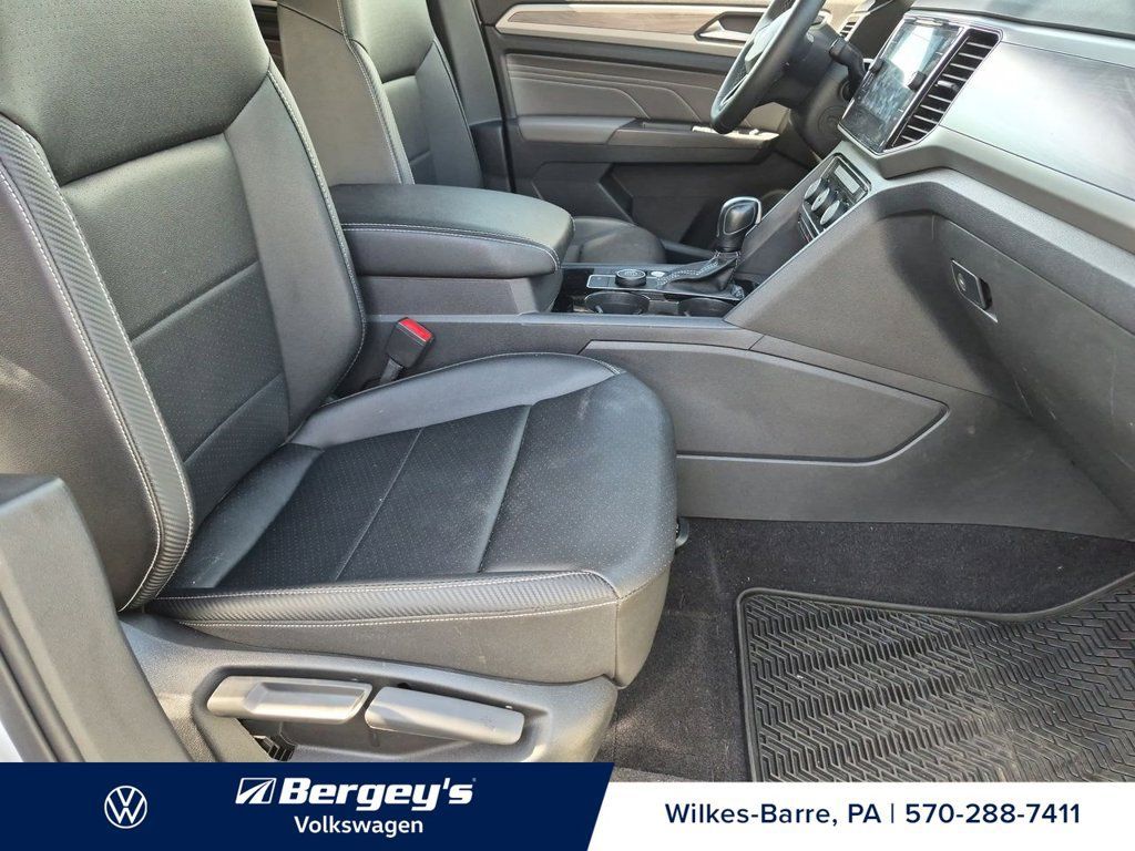 Used 2023 Volkswagen Atlas Cross Sport SE w/ Black Wheel Package AWD/4WD image 27