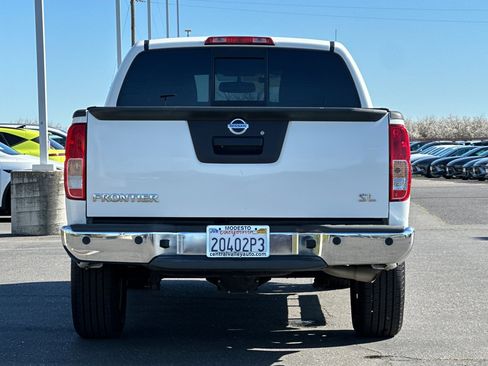 Used 2016 Nissan Frontier SL image 5