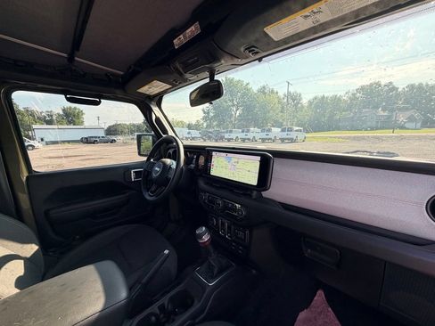 Used 2025 Jeep Wrangler Sport AWD/4WD image 11