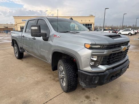 Used 2024 Chevrolet Silverado 2500 Custom w/ Custom Convenience Package image 18