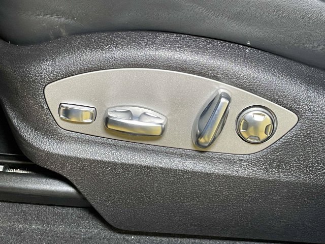 Certified 2026 Porsche Macan AWD/4WD image 17