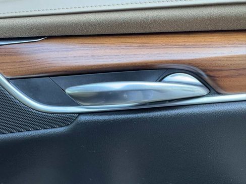 Used 2018 Cadillac XT5 Platinum w/ Driver Assist Package image 36