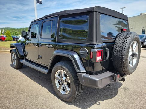 Used 2020 Jeep Wrangler Unlimited Sahara w/ Cold Weather Group AWD/4WD image 25
