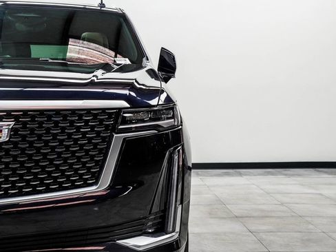 Used 2023 Cadillac Escalade ESV Premium Luxury image 4