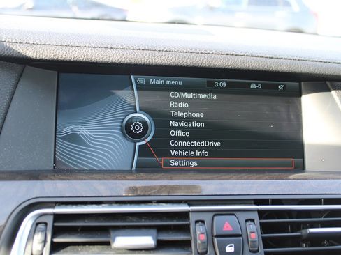 Used 2012 BMW 750i xDrive image 22