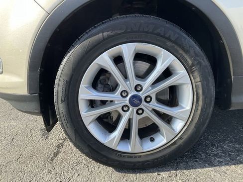 Used 2017 Ford Escape SE w/ Equipment Group 201A image 8