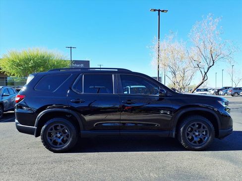 Used 2025 Honda Pilot TrailSport image 7