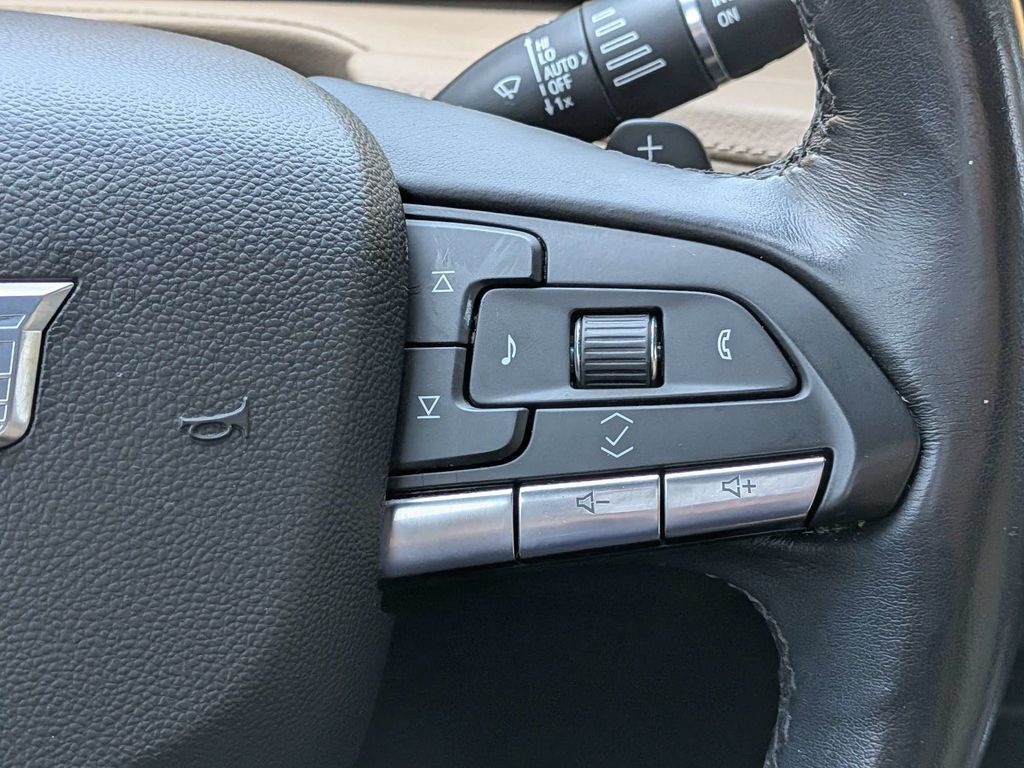 Used 2025 Cadillac XT4 Premium Luxury FWD image 28
